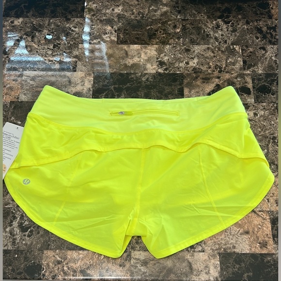 LULULEMON SPEED UP LOW RISE 2.5” LINED HIYE COLOR SIZE 8 - Picture 3 of 6